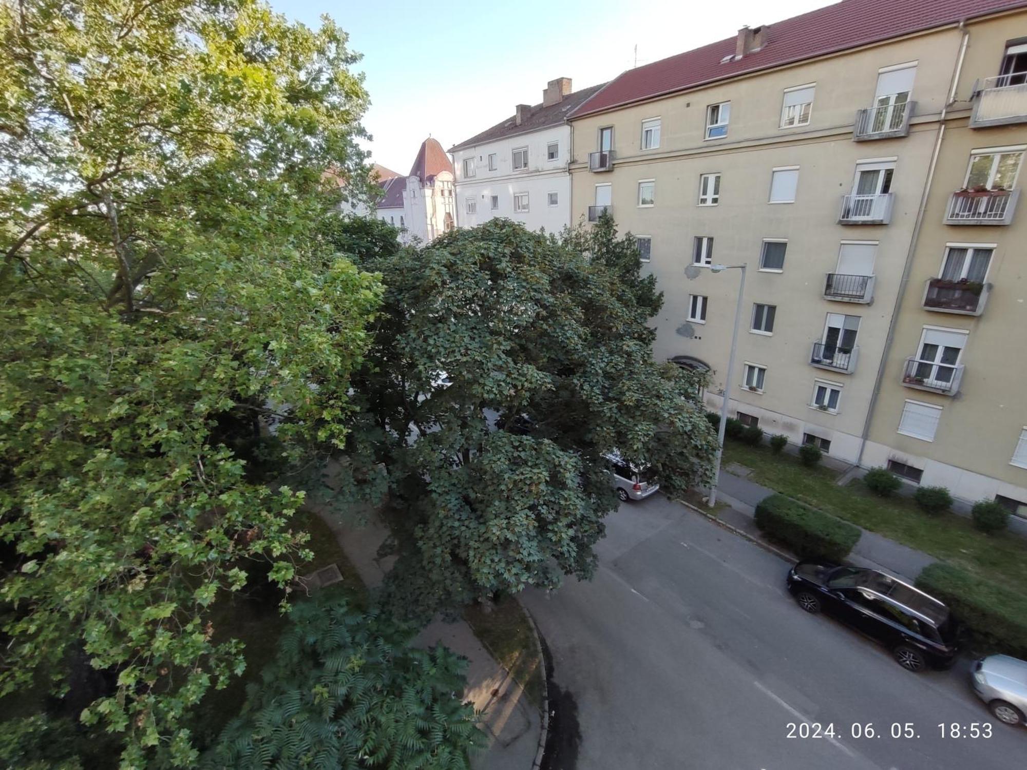 Startpont Apartman ペーチ エクステリア 写真